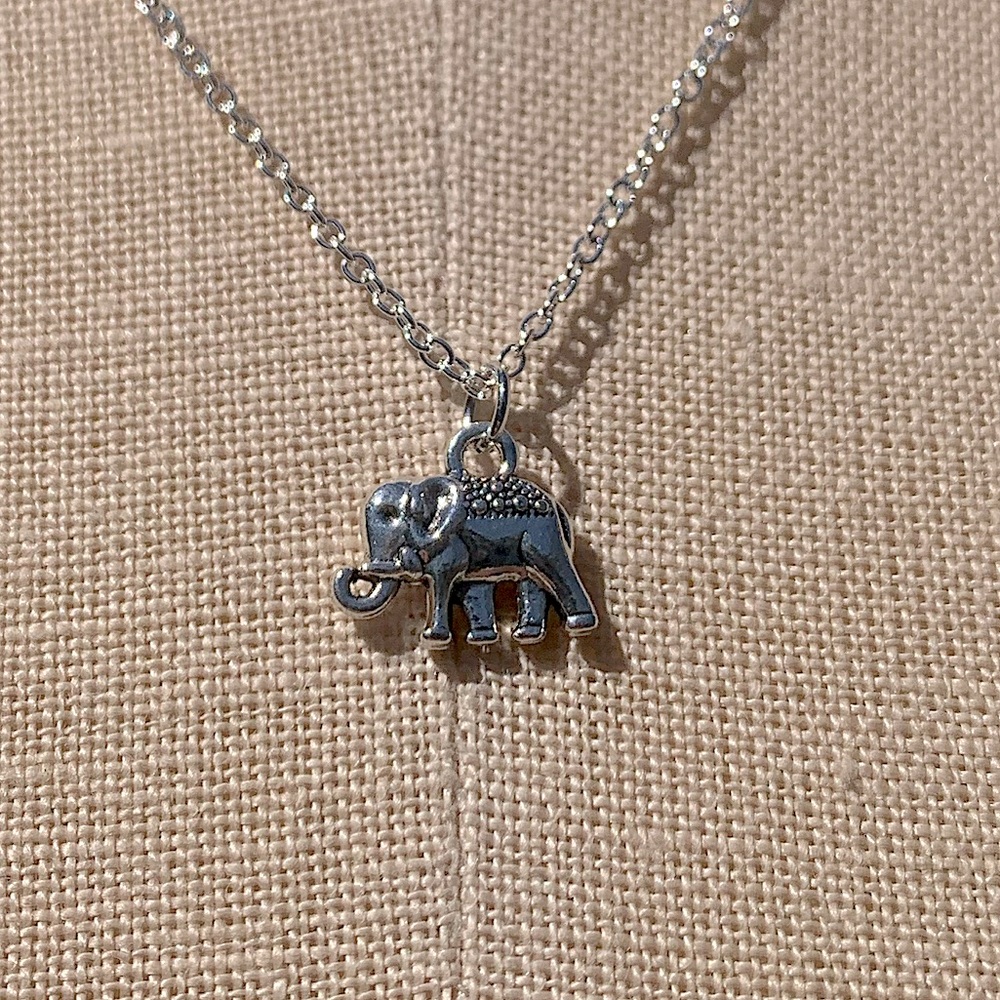NWT Sterling Silver Plated Chain & Alloy Elephant Charm Necklace.